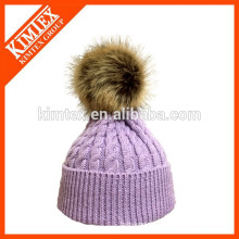 La venta caliente hizo punto el sombrero de acrílico de encargo de la gorrita tejida con el pom del pom de la piel del mapache